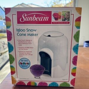 Sunbeam Igloo Snow Cone Maker - White BRAND NEW NEVER USED